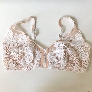 Victoria’s Secret Lace and Nude Bra M